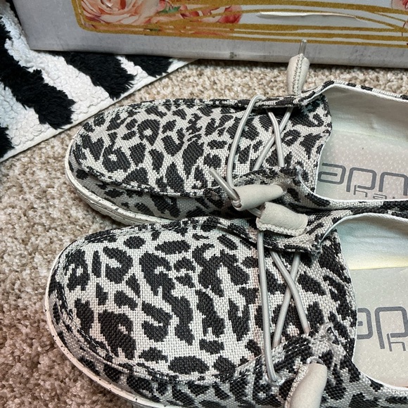 Hey Dude Women's Moccasins in Black and White Animal Print - Picture 3 of 8
